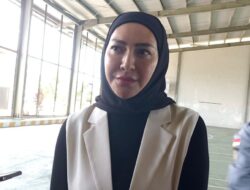 Meriahkan Pilkada Bontang 2024, Shemmy Permata Sari Borong Dagangan Gado-Gado dan Cendol Dawet